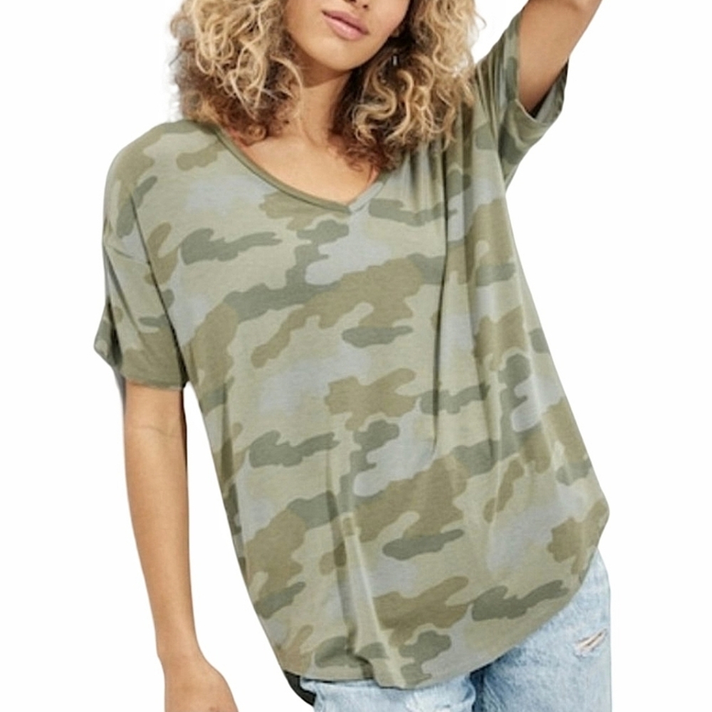 American Eagle Faded Olive Green Camo V-neck Short Sleeve Tee Size S